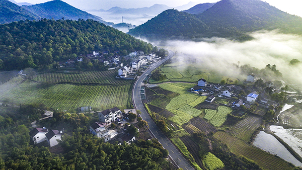 江南铜谷旅游风景道航拍.jpg