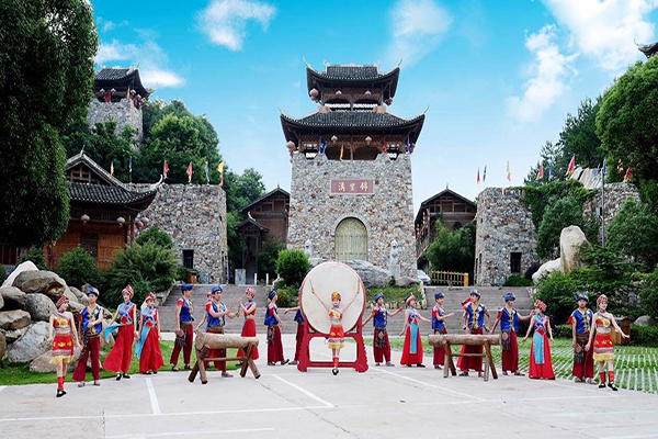 大门迎宾演出.jpg