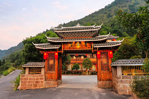 山庄大门.jpg
