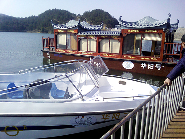 4湖面荡舟.jpg