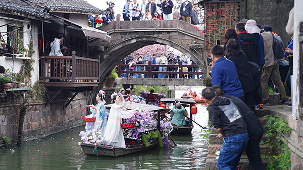 精品点2：新市古镇蚕花庙会.jpg