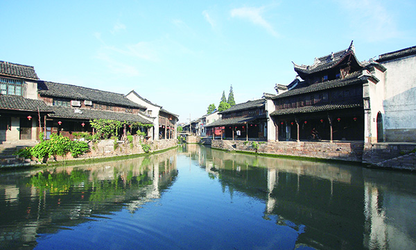 精品点2：新市古镇河面水景.jpg